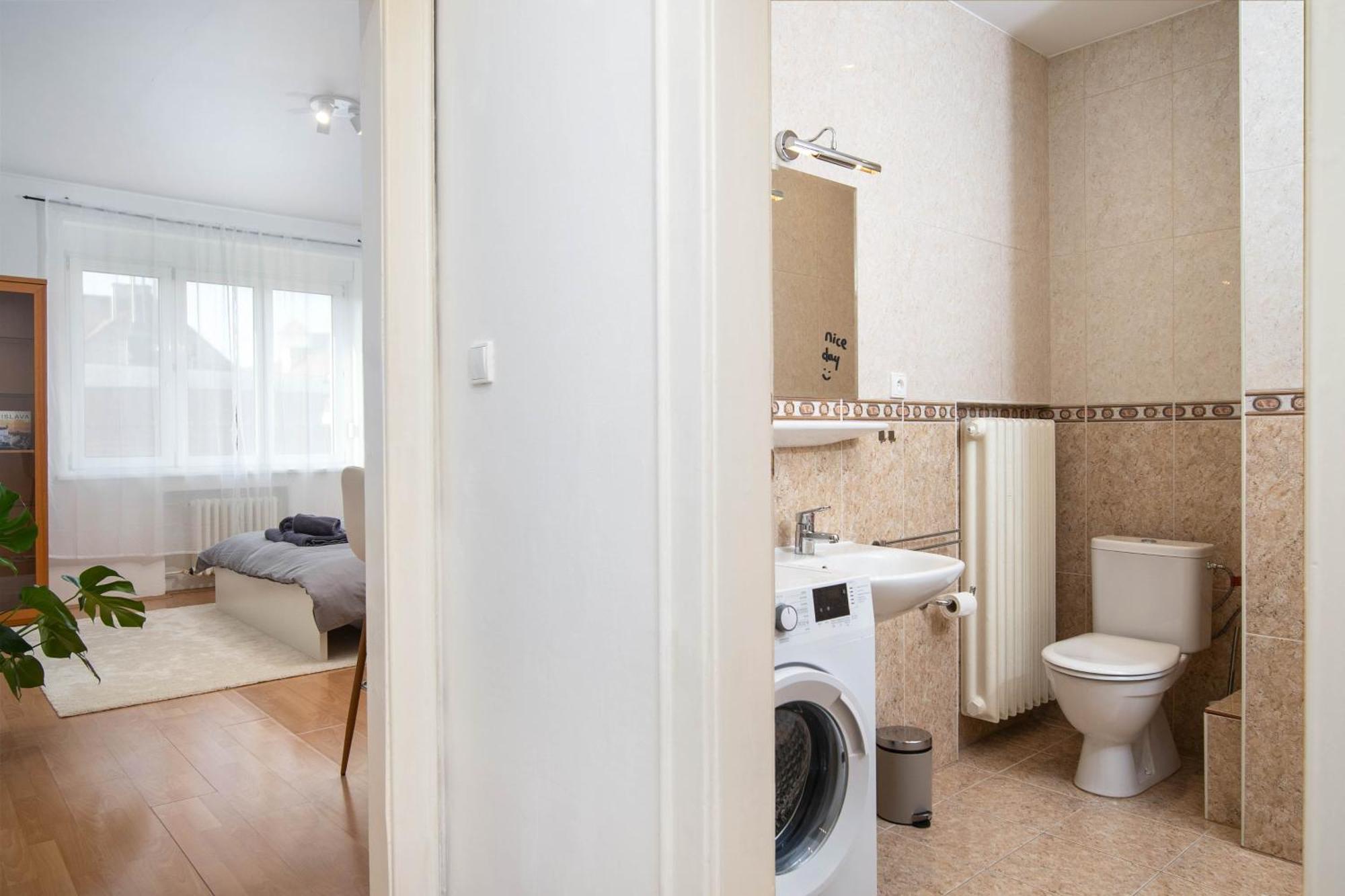 Best Location Apartment Air-Conditioned Братислава Экстерьер фото